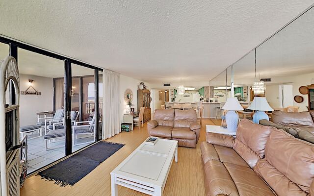 Modernized Oceanfront Beach 2 Bedroom Condo