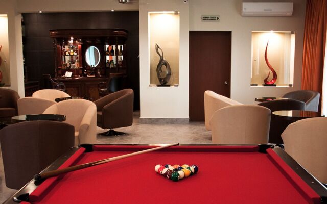 Hotel Ecce Inn & Spa