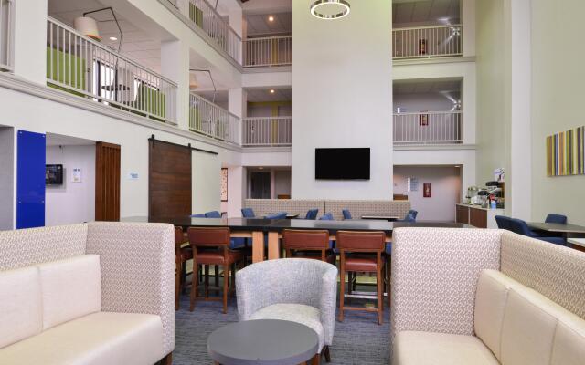 Holiday Inn Express Palm-Desert by IHG