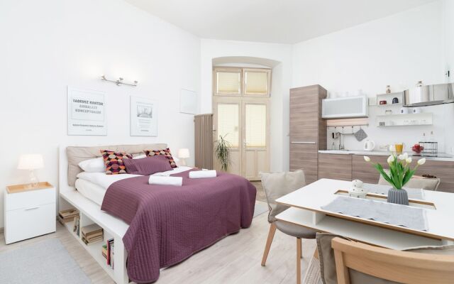 Modern Studio Kantor by Renters