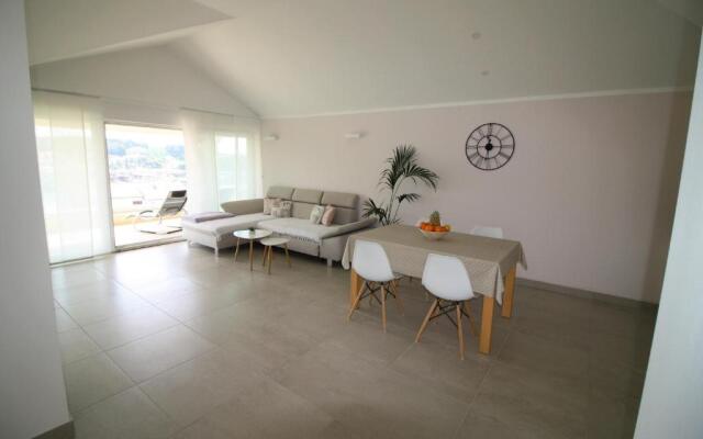 Apartments by the sea Sumartin, Brac - 18749