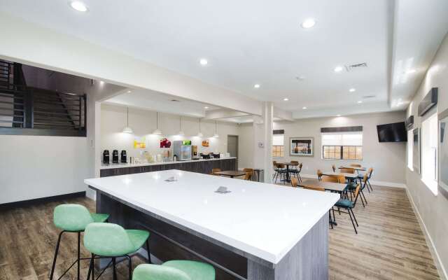Quality Suites Houston Hobby Airport