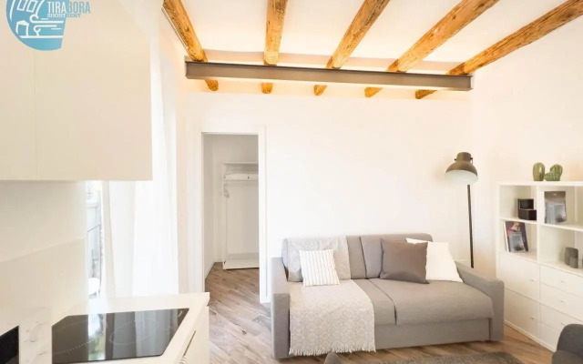 Basovizza 3 Angelica Tirabora Short Rent