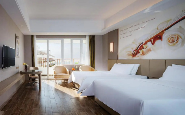 Vienna International Hotel (Sanya High-speed Railway Station)