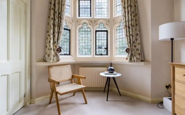 The Woking Wonder Captivating 3bdr Flat With Parking