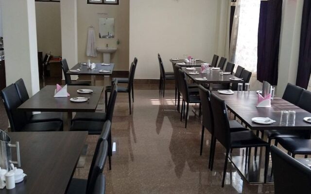 Finestays Hidden Above