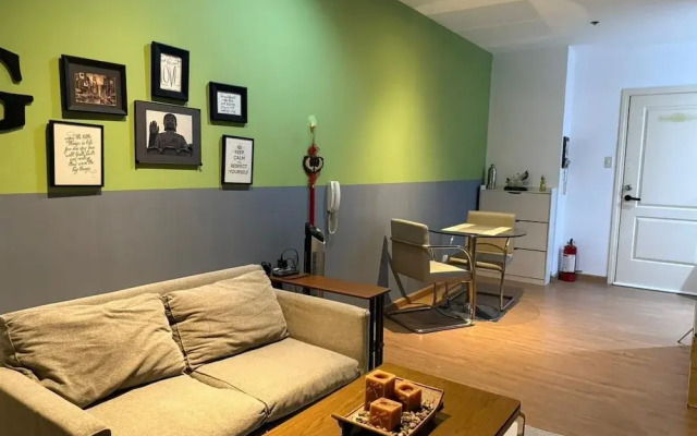 Gramercy 2 bedrooms w Balcony City View
