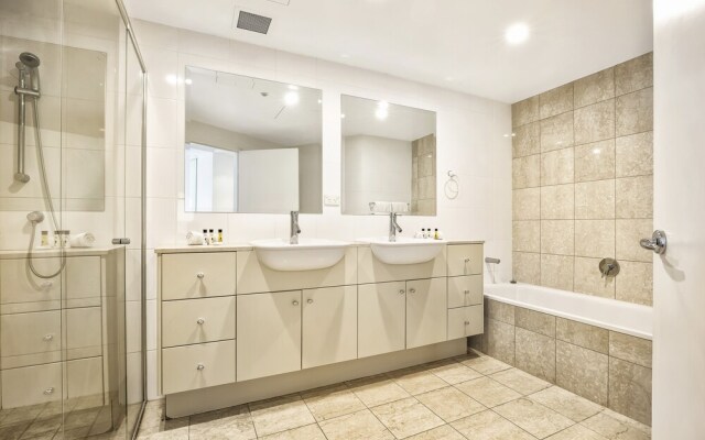 Pyrmont Harbour View Penthouse