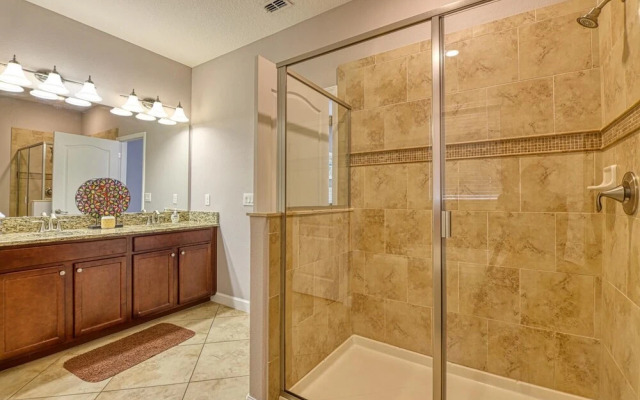 Christopers 9-bedroom Vacation Home