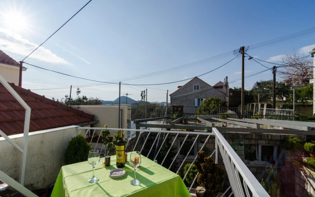 White Wave Guest House