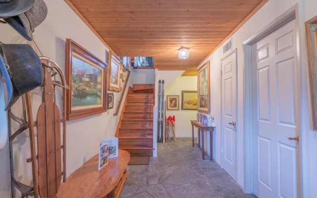 Lakefront Viking Oasis Condo