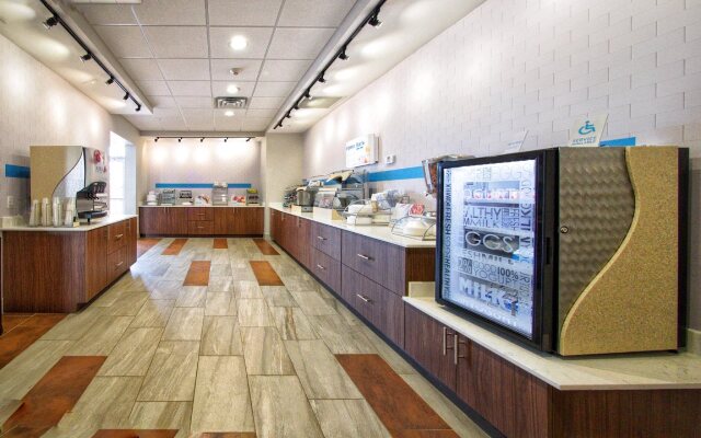 Holiday Inn Express & Suites Moore by IHG
