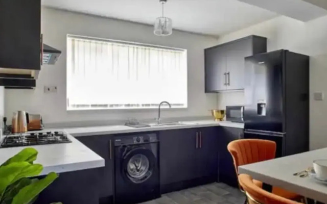 Cosy 3Br House With Fireplace & Private Garden