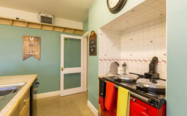 Vicarsford Farmhouse with Hot Tub near St Andrews