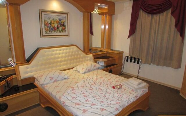 Pleasant Place Hotel