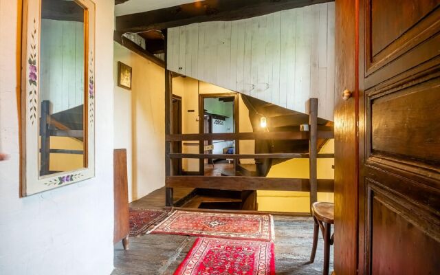 House With 8 Bedrooms in Saint-hilaire-peyroux, With Enclosed Garden a