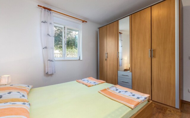 Beautiful Apartment in Duce With Wifi and 1 Bedrooms