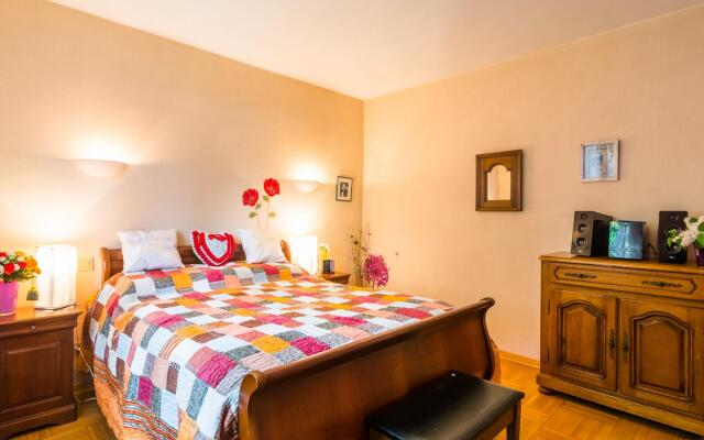 Comfy Holiday Home In Espère With Private Pool