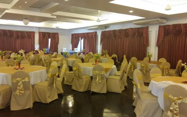 Hotel Sapthapadhi