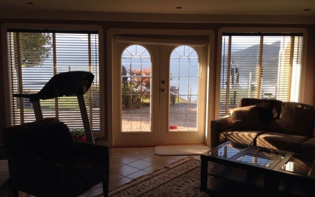 Harrison Lakehouse Vacation Home - House Rental