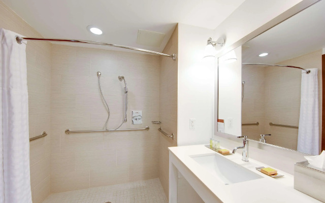 DoubleTree by Hilton Raleigh - Cary