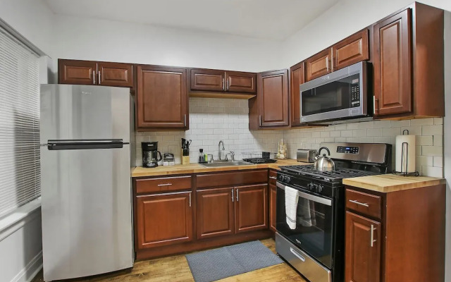 Chic 2BR Apt - Roscoe 1