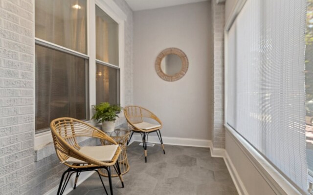 Modern & Comfy - 5* - Location Game Room