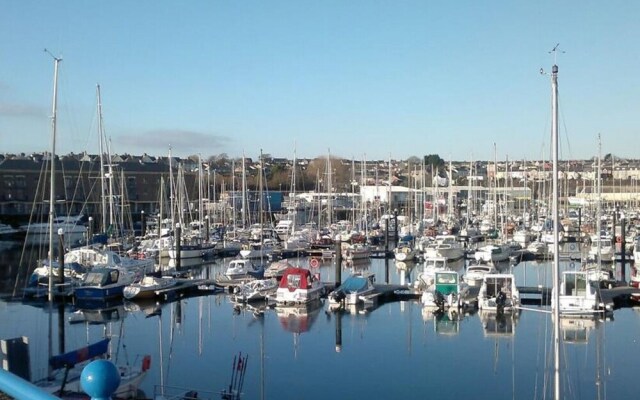 Modern Holiday Home in Milford Haven With Balcony