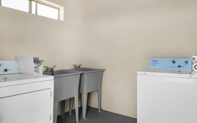 Travelodge by Wyndham Imperial/El Centro
