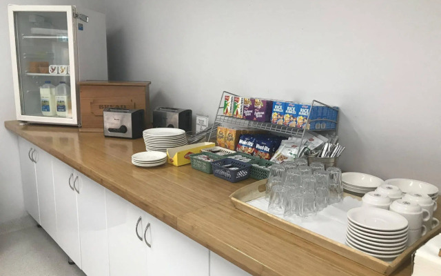 Toowong Inn & Suites