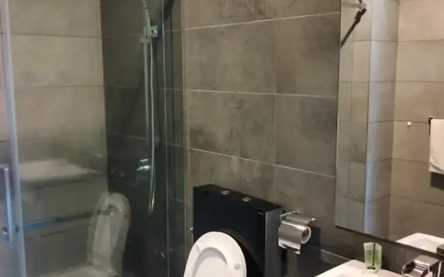 Grand Lumia Suite At Opus Residence