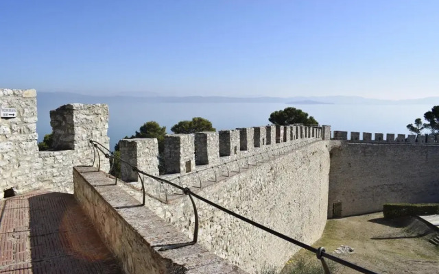 Thyme apt With Shared Pool