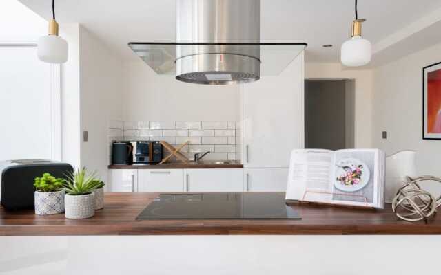 The Brixton Hill - Modern & Bright 2BDR Apartment with Garden