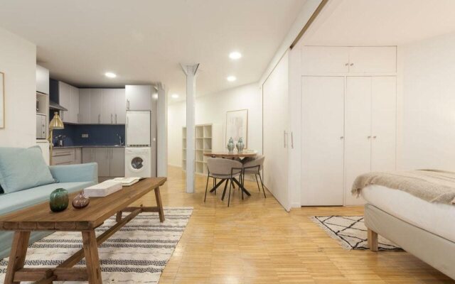 Bright & cosy studio in Puerta del Sol by Allô Housing.