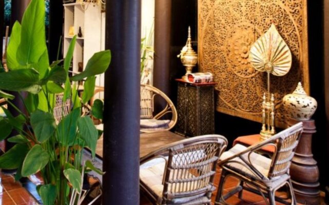 Baan Puang Petch