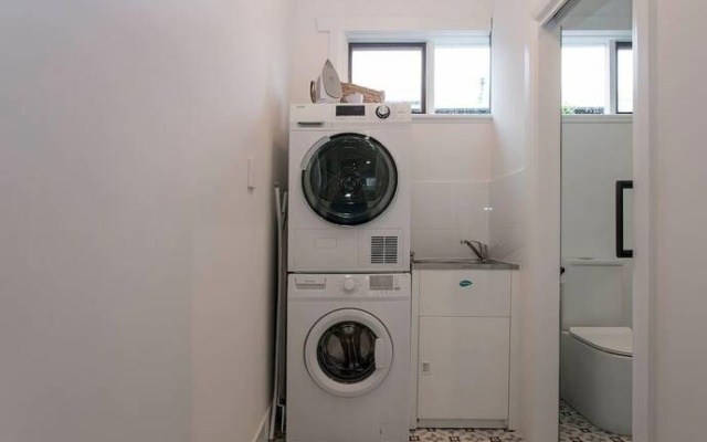One Bedroom Cottage Close To Adelaide CBD – Kitchen – Adelaide