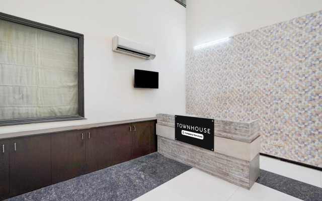 Super Townhouse Sector 51 Noida Near Metro Station