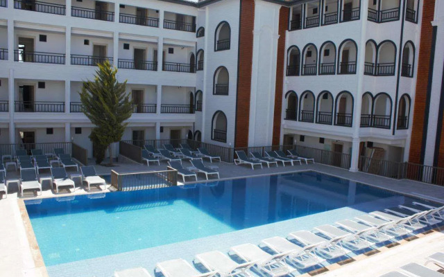 Akalia Suite Hotel & Spa