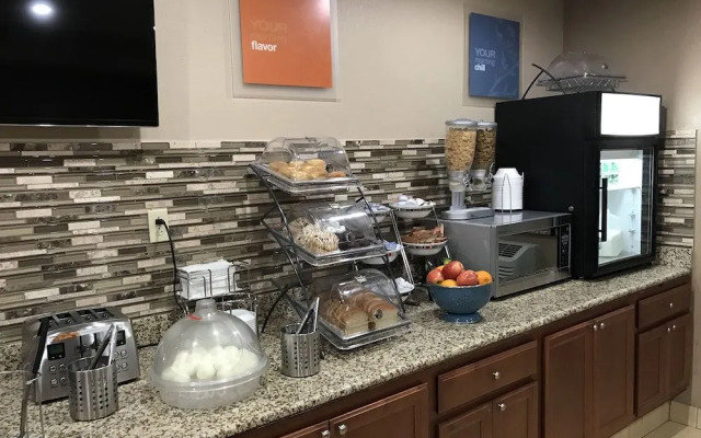 Quincy Inn and Suites