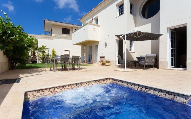 Tabaiba Luxury Villa with pool