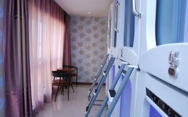 Zhumengzhe Capsule Hotel (Kunming Railway Station)