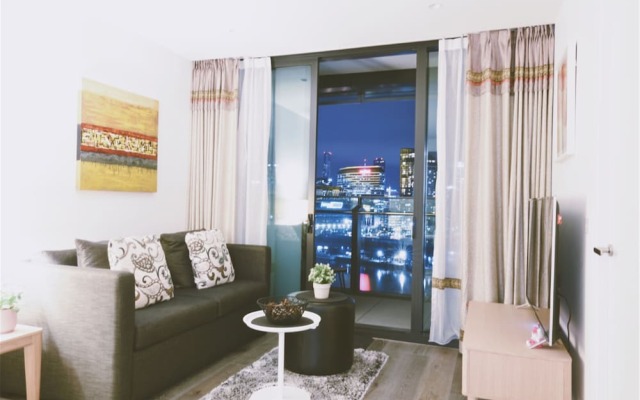 Hfn Riverside Docklands Apartment