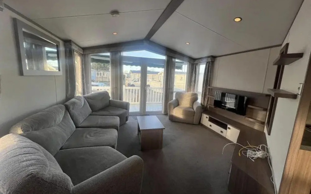 Modern Platinum Standard 2 Bedroom With Decking