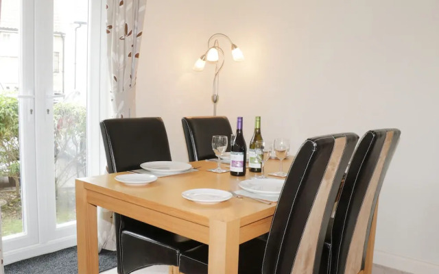 2 Perran Court
