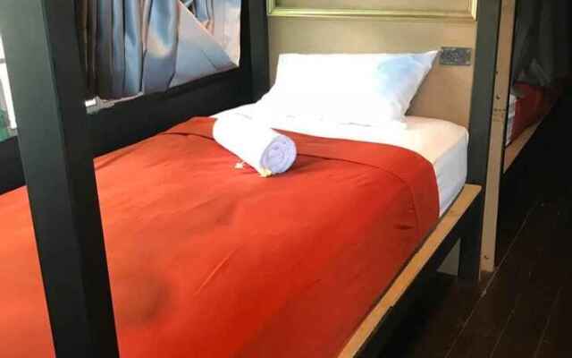 2Street Hostel at Surathani - Adults Only