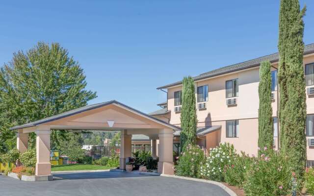 Super 8 by Wyndham Grants Pass