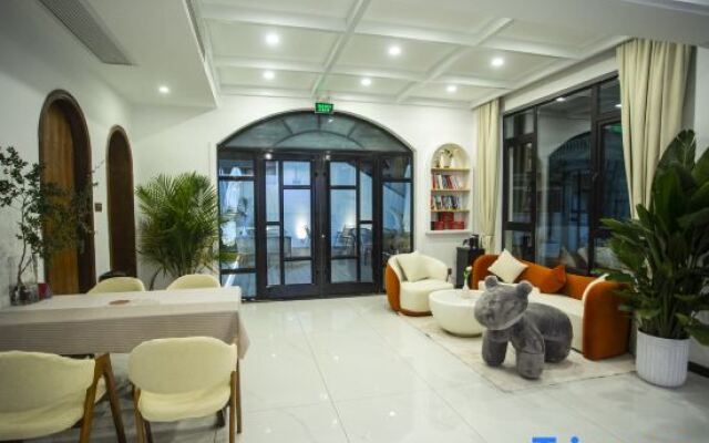 Shengsi Z·Encounter light luxury swimming pool resort