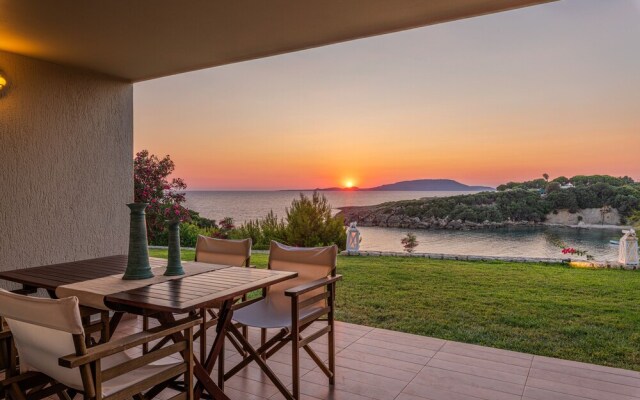 Villa Idyle-Luxury Beachfront Property