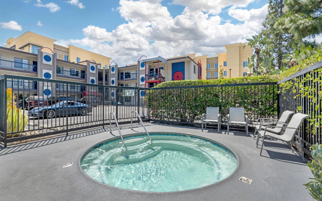 Best Western Courtesy Inn Hotel - Anaheim Resort at the Park