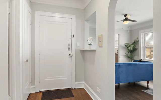 Chic 2BR Apt in Skokie - Elm 3A